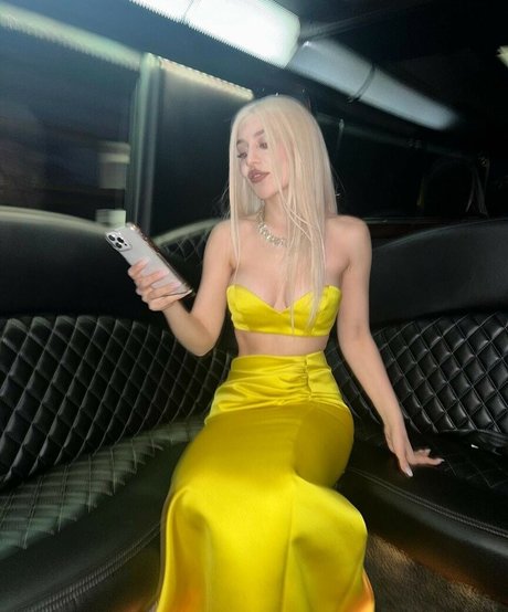 chaton courbé onlyfans belle définition images