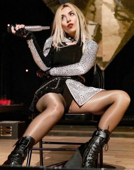 Ava Max star du porno xxx image