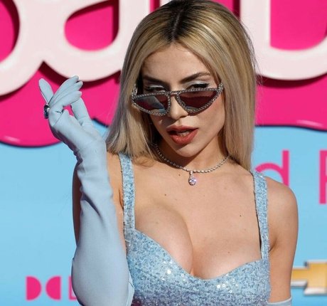 Ava Max xxx étoile galerie