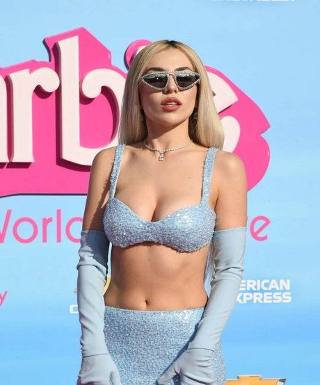 Ava Max star du porno sexy galerie