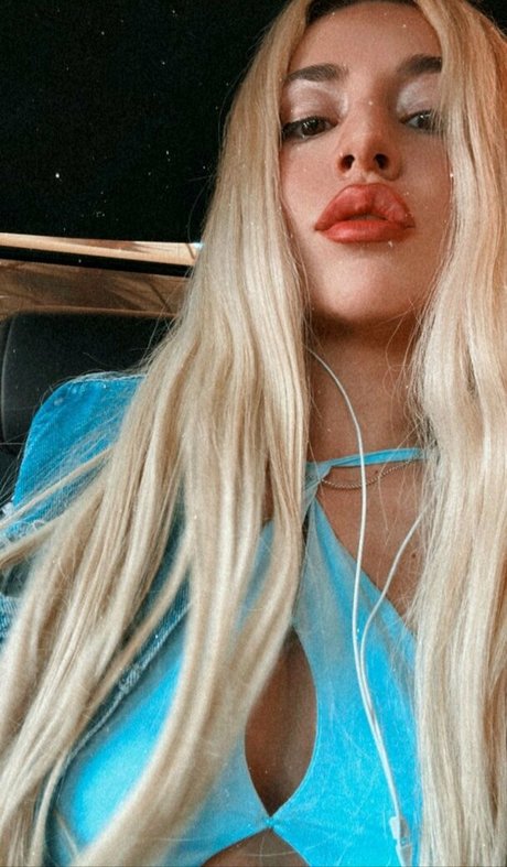 Ava Max meilleure star du porno photos