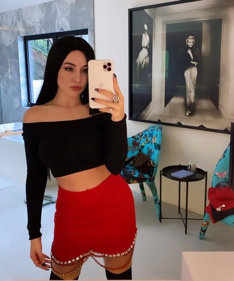 Ava Max modèle xxx collection