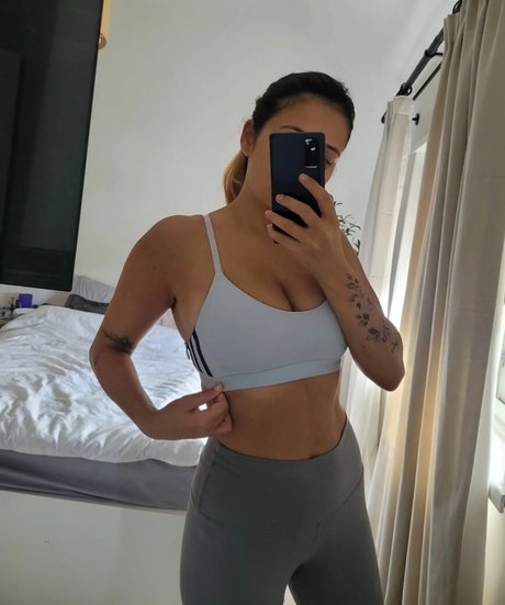 filles célèbres onlyfans art érotique galeries