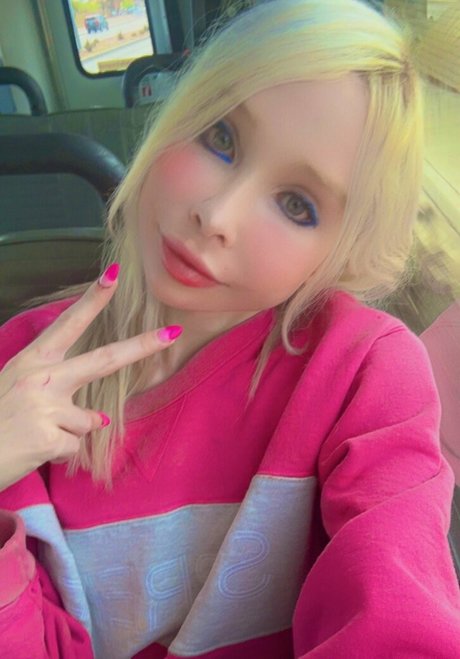 Sarina Valentina Profilfoto