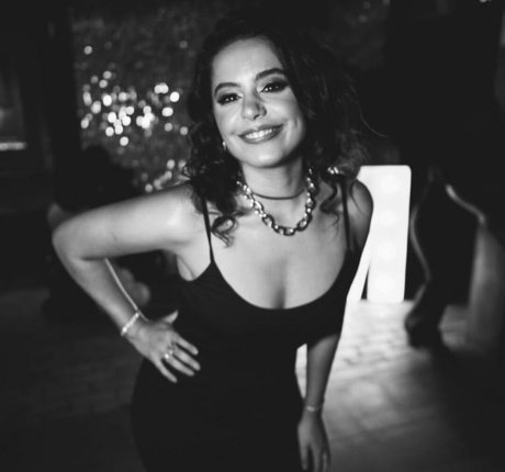 méga fans uniquement haut nu photo