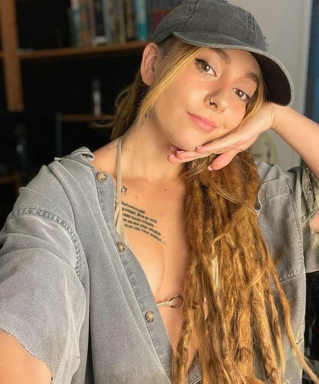 Eliza Grace modèle érotique collection