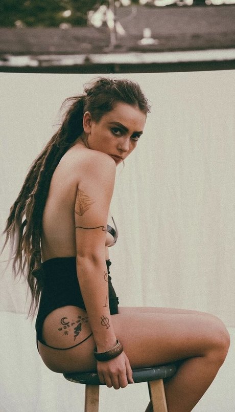 Eliza Grace actrice sexy des photos