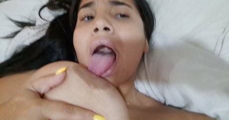 fille courbée dà côté onlyfans nus parfaits photos