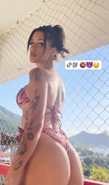 AZZY modèle adulte photos