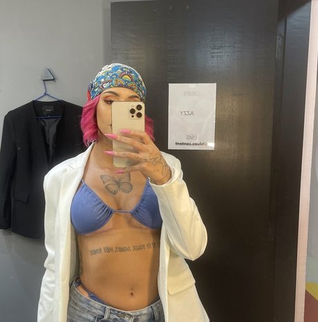 AZZY nus de stars du porno galeries