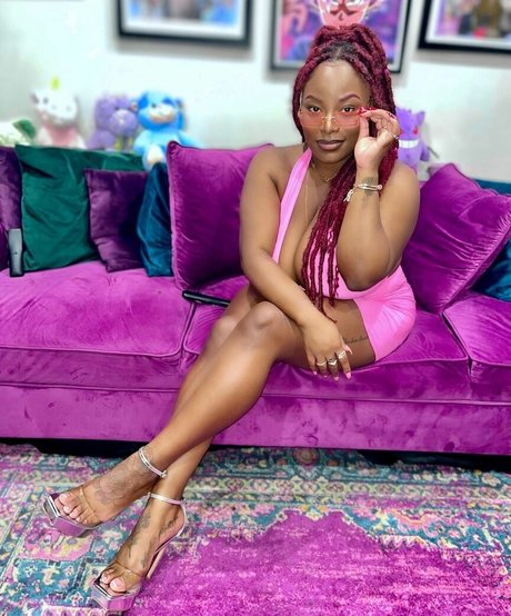 infirmière brune onlyfans sexe sympa image