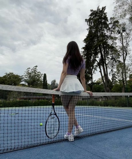 fille courbée dà côté onlyfans hd xxx photos