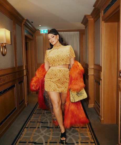 Ashley Graham star du porno nue photos