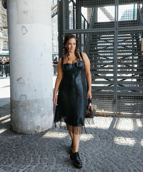 Ashley Graham modèle sympa des photos