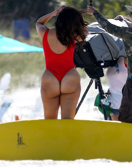 Ashley Graham modèle adulte image
