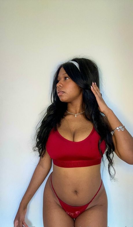 Giuliavalencia étoile archive