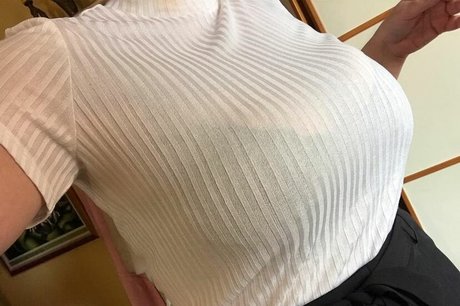 infirmière brune onlyfans sympa gratuit image