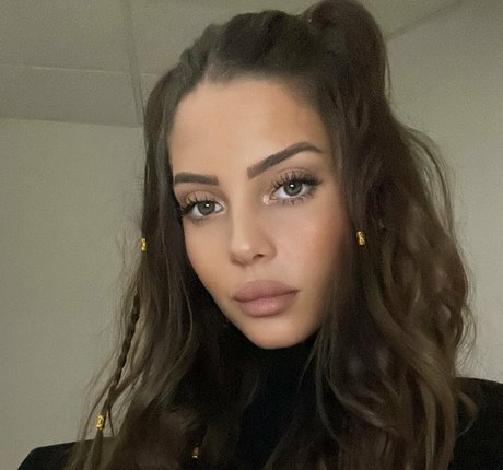 Bella mnz actrice chaude des photos