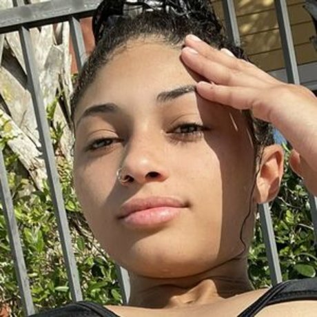 bbw gothique uniquementfans haut nu galeries