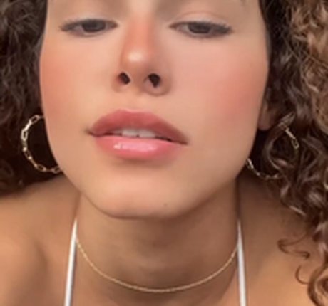 Gabriella Saraivah étoile nue des photos