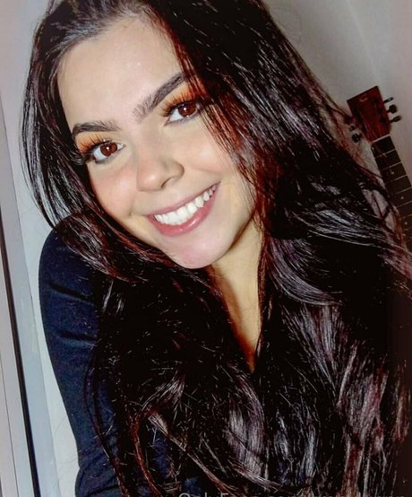 pom-pom girl nue onlyfans très chaud galerie