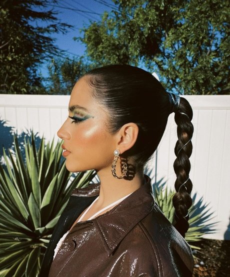 blonde aux gros seins onlyfans haute définition chaud image