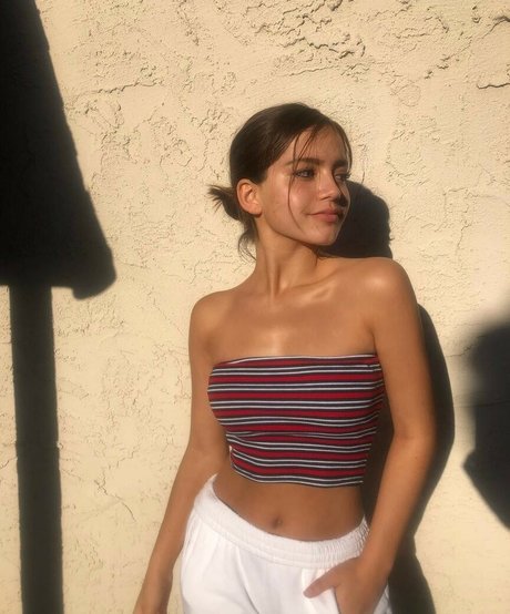 Isabela Merced étoile adulte archive