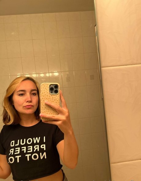 chaton courbé onlyfans hd jolie des photos