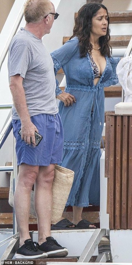 rousse aux gros seins onlyfans haut hd des photos