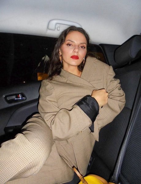 Dafne Keen modèle artistique photo