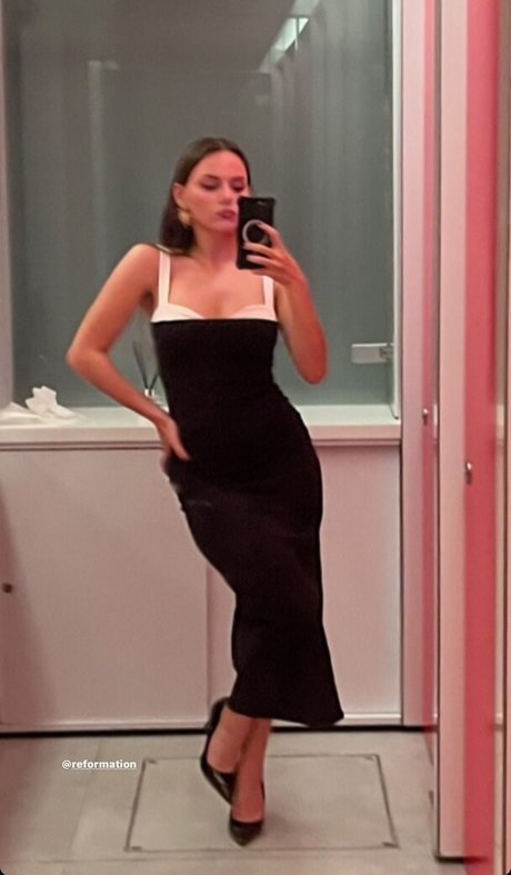 Dafne Keen mannequin des photos