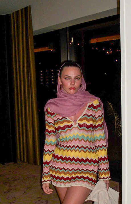 Dafne Keen modèle sympa image