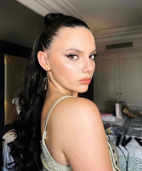 Dafne Keen actrice de nus photo