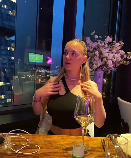 Gabriella Davies star du porno sympa archive