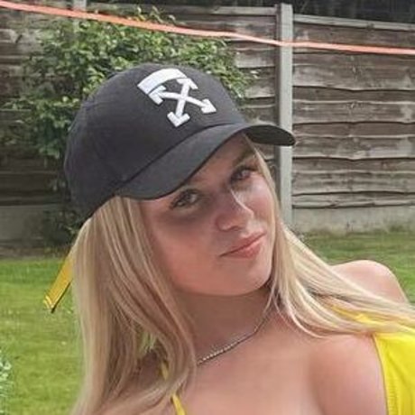 Gabriella Davies belle actrice galeries