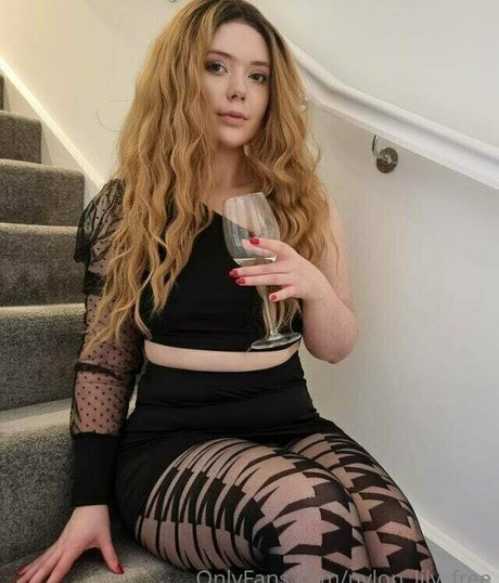 nylon lily free actrice de nus photos