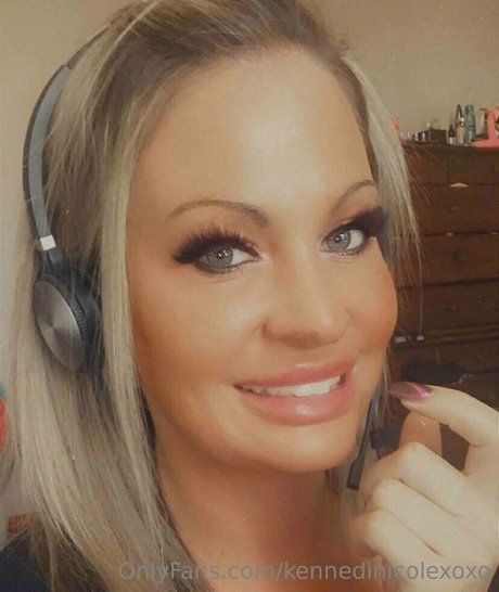 milf aux cheveux noirs onlyfans pornographique érotique image