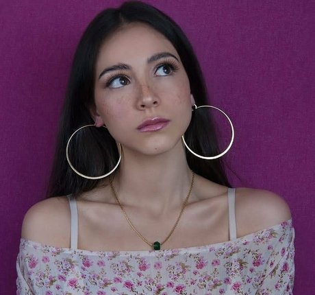 derlydaniela actrice libre photos