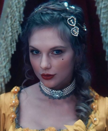 tatouages ​​blonds onlyfans nu photos