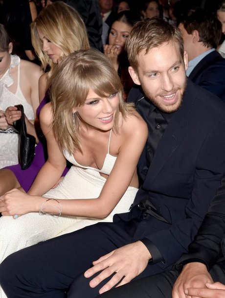 rousse aux gros seins onlyfans belle érotique images