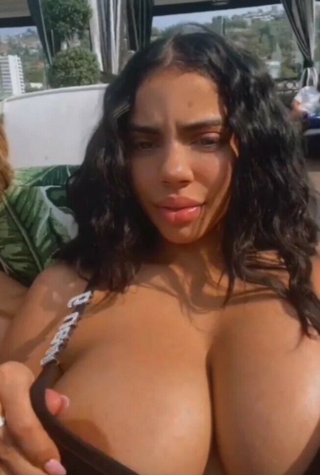 E dot actrice de grande qualité des photos