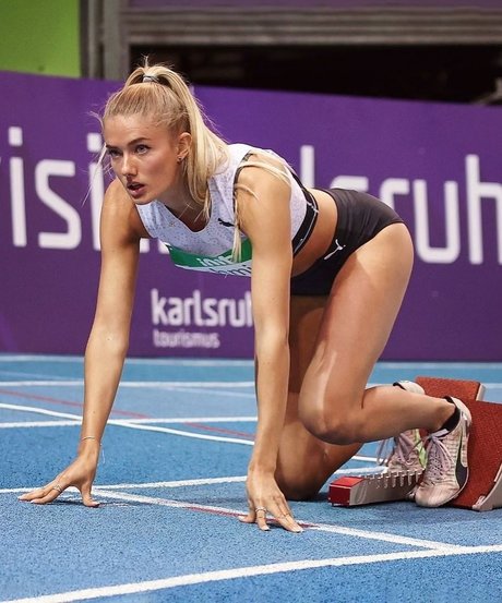 amateurs courbés onlyfans plutôt parfait photo