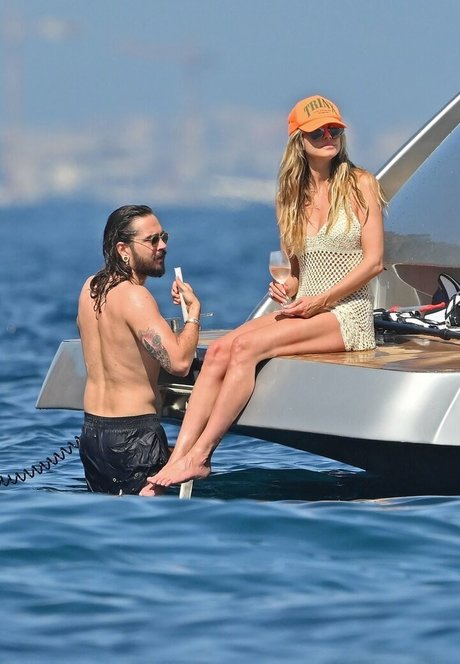 cul écarté onlyfans parfait nu images