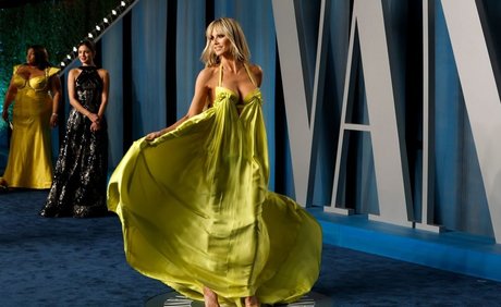 rousse au gros cul onlyfans chaud xxx img