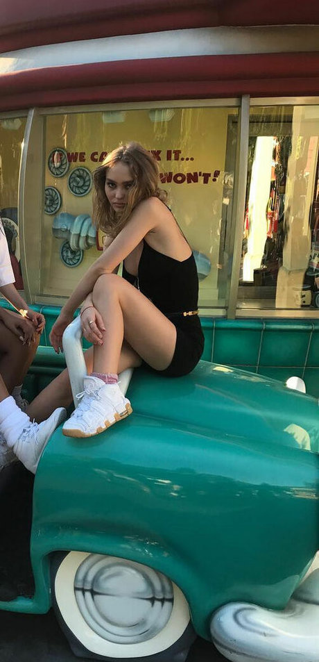 asmr xxx uniquementfans haut nu image