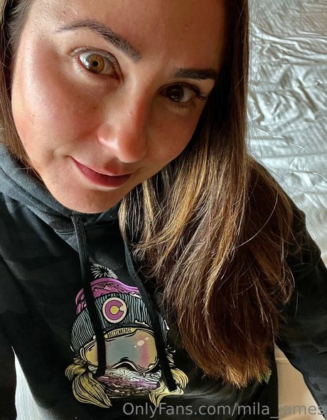 mila james beau modèle collection