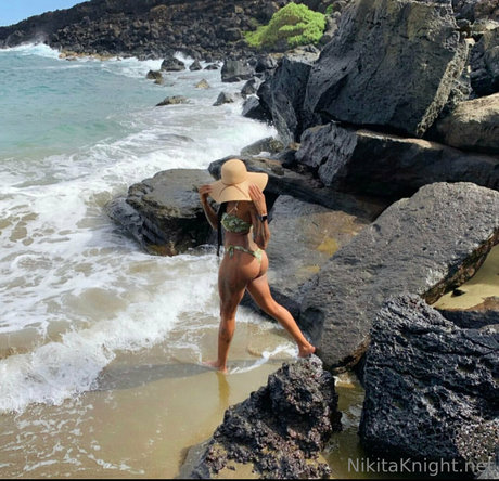 iamnikitaknight art modèle des photos