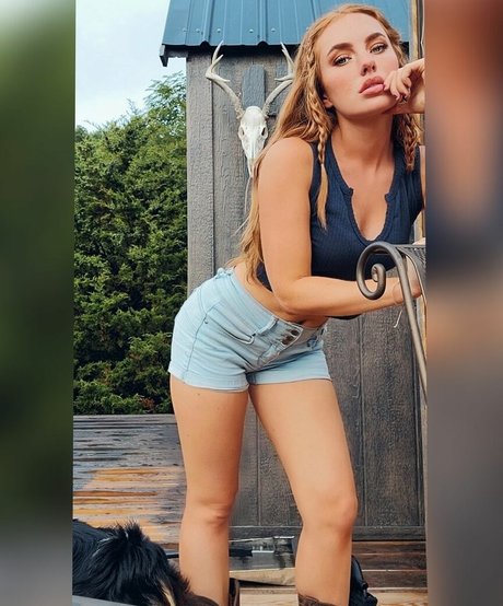 Lil Red Heidi Hood actrice érotique archive