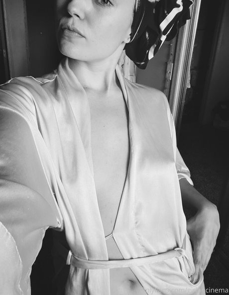 fans dia uniquement nu en haute qualité photos