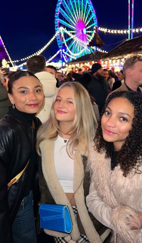 Daisy Campbell modèle magnifique galerie